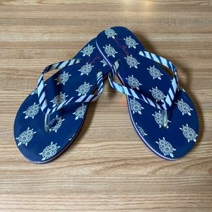 Vera Bradley Flip Flops in Turtle Pattern - size Large (size 9-10)